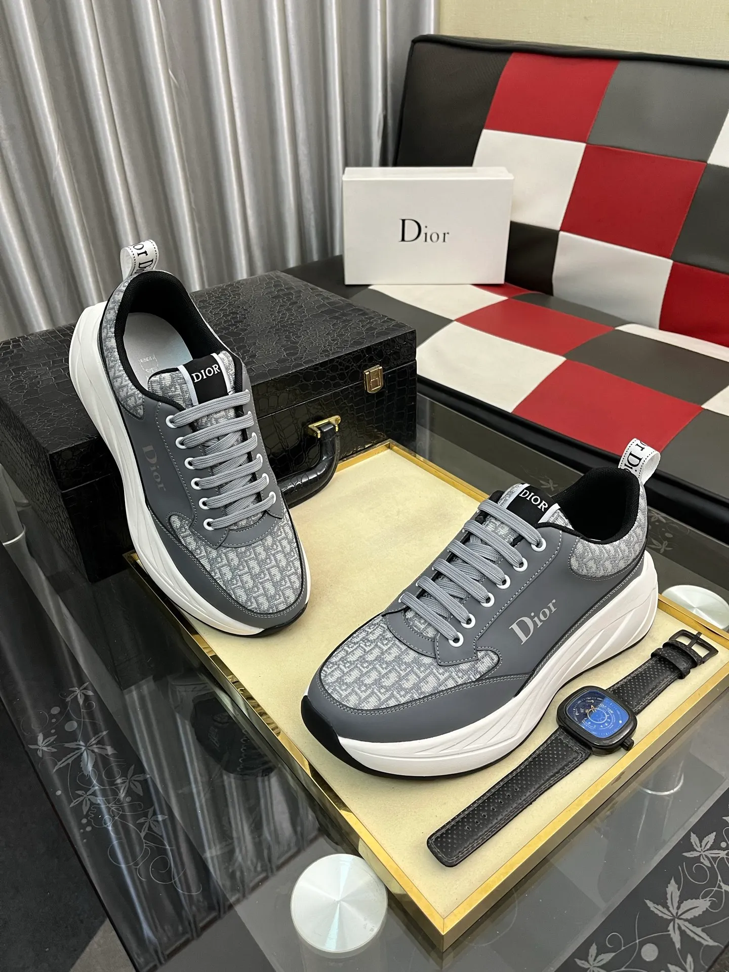 Ex-factory price: 438⌚️⌚️[Dior] Dior’s new men’s genuine leather casual shoes, the highest version on the market, any comparison is welcome🆚! The original leather has excellent texture and is super high-end! Fetal sheep net lining imported from Italy, removable pad! Luxurious materials and fine workmanship, highly recommended! Code number: 38-443️⃣Colors available